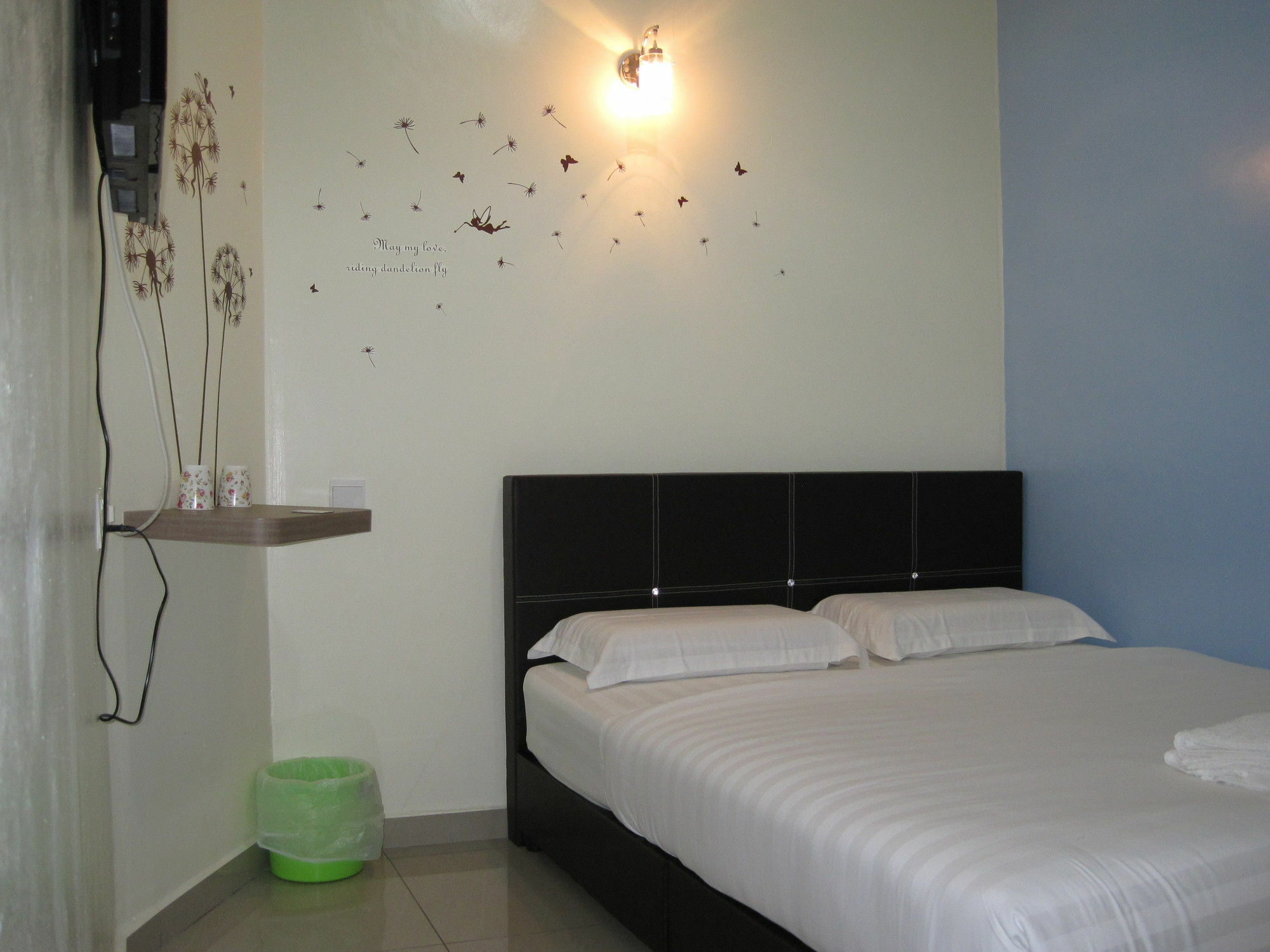 Max Inn Hotel Parit Raja Exterior photo